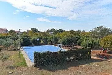 ツーリストアパートメント Apartments Ana 379