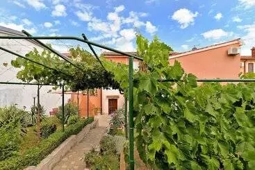 ツーリストアパートメント Apartments Mira 295