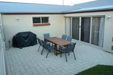 ツーリストアパートメント Longreach At Port Elliot