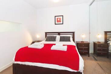 Жильё для туристов Port Melbourne Executive Living