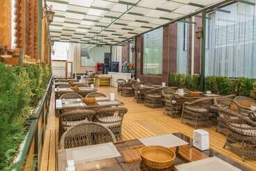 هتل Shedevr Plaza