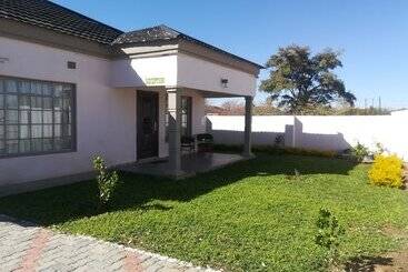 پانسیون Lee Land Guest House