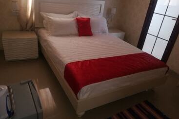 پانسیون Lee Land Guest House