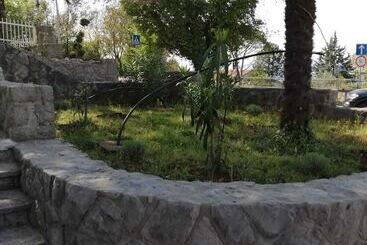 آپارتمان‌های توریست‌ها Apartments Ivezic