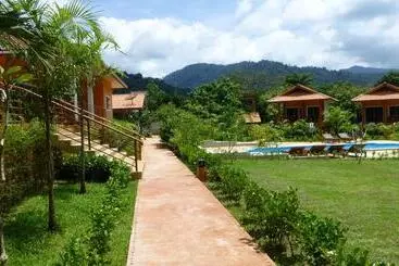 Hotelli Khao Sok Jasmine Garden Resort   Sha Certified
