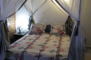 پانسیون Avamada Lodge