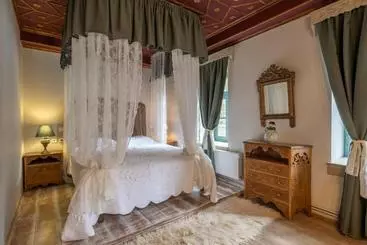 Pensió Shamrock Elati Retreats