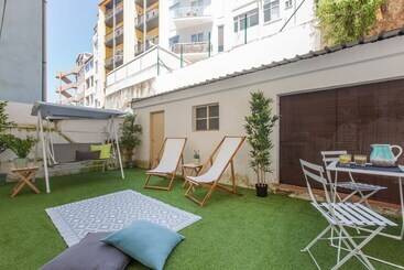 ツーリストアパートメント Renovated Apart With Private Courtyard, By Timecooler