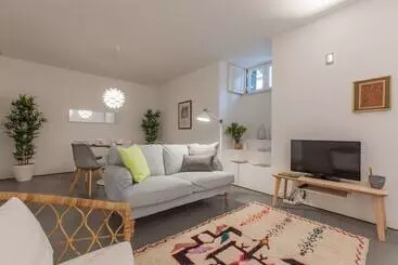 Turistihuoneistot Renovated Apart With Private Courtyard, By Timecooler