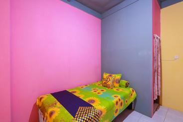 Отель Spot On 2117 Anugerah Family Residence