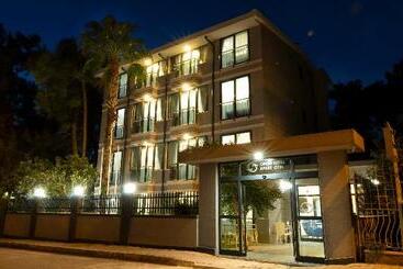 Aparthotel Opera Suites Apart