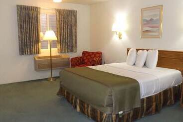 호텔 Howard Johnson By Wyndham Roseburg