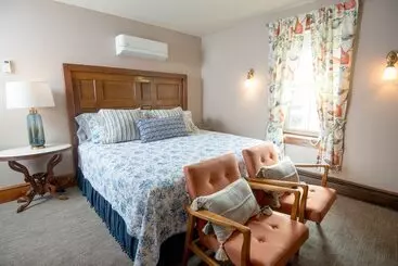 בית מלון כפרי Inn At Cedar Crossing