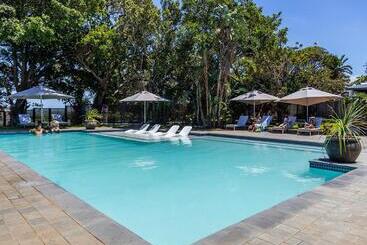 Отель Olivewood