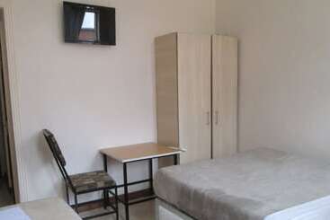 בית מלון כפרי Bluegum Avenue Lodge