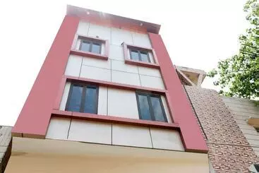 هتل Jaura Inn By Oyo Rooms