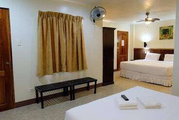 Hotel Mayfair Resort