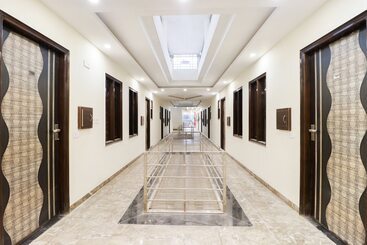 Отель Victoria Crossroads By Oyo Rooms