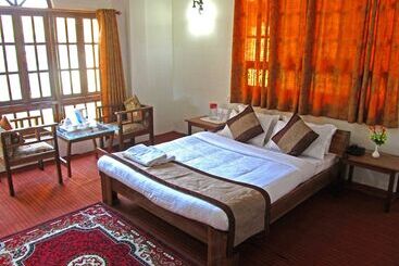 Hotel Retreat Alpine Crest