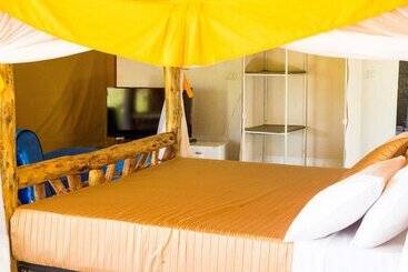 هتل The Cradle Tented Camp