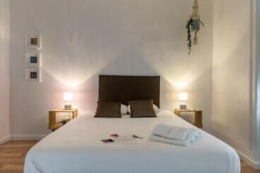 پانسیون The Color Hostel