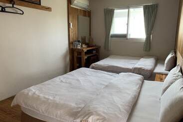 تختخواب و صبحانه Lu Din Manor