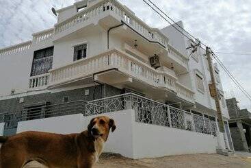 Cozy White House   Hostel