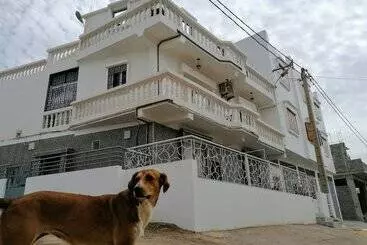 Cozy White House   Hostel