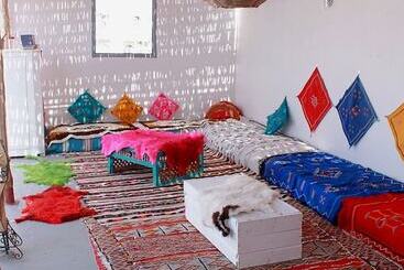 Cozy White House Hostel