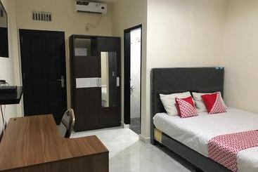 Hotel Oyo 2129 Toar House Manado