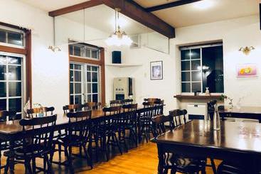 Bed and Breakfast Summer Leaves