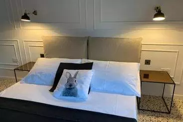 Bed and Breakfast The Burrow City Rooms  Homestay