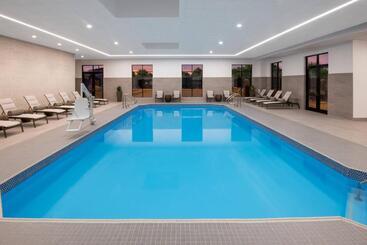 فندق Madison Marriott West