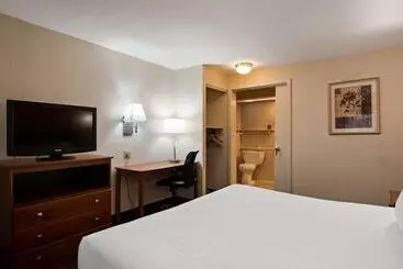 Surestay Hotel By Best Western East Brunswick