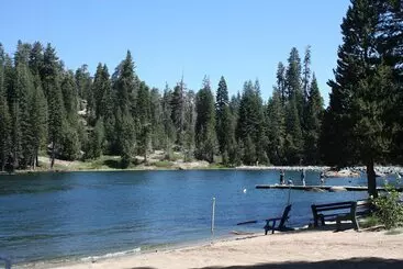 渡假胜地  Montecito Sequoia Lodge