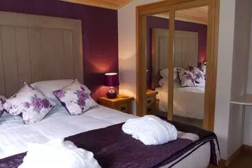 Mökkimajoitus Laurel Lodge