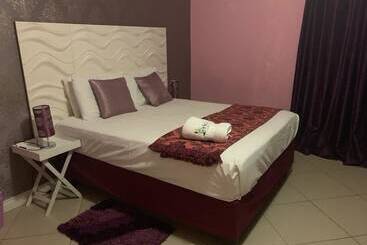 Panzió The Pine Tree Court