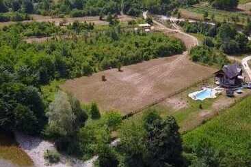 ツーリストアパートメント Exo Log Cottage