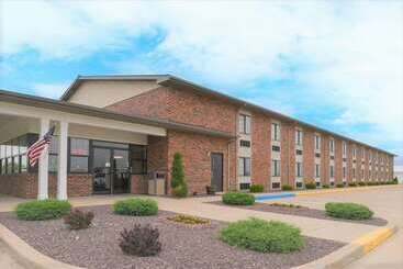 فندق على الطريق Fairbridge Inn Express, Monroe City