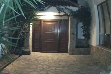 پانسیون Skiathos Holiday Resort