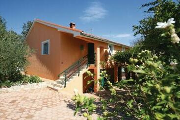 آپارتمان‌های توریست‌ها Apartment Luisa 1437