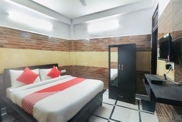 Hotel Oyo Flagship 49326 Defence Colony Bhopura