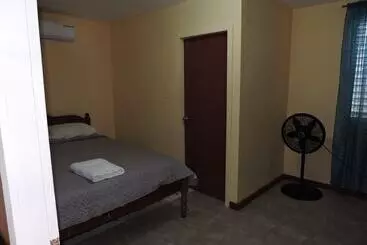 Otel Wild Panther S Guest House & Hostel