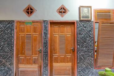 Hotell Spot On 2211 Rumah Singgah 007wijaya