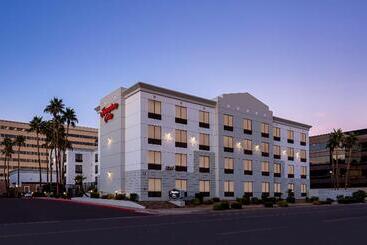 فندق Hampton Inn Phoenix Biltmore