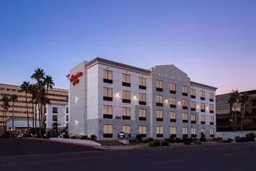 هتل Hampton Inn Phoenix Biltmore