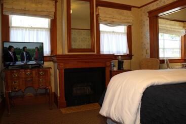 هتل Pacific Grove Inn