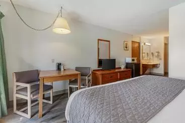 استراحتگاه Polynesian Hotel & Suites Wisconsin Dells/lake Delton