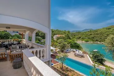 Turistlejligheder Beachfront Villa Feodora Grande