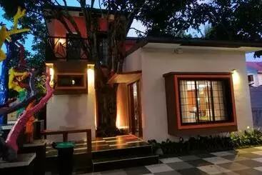 ツーリストアパートメント Blue Residence Tagaytay